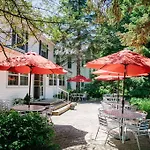 Eagle Harbor Inn 