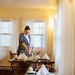 Eagle Harbor Inn 