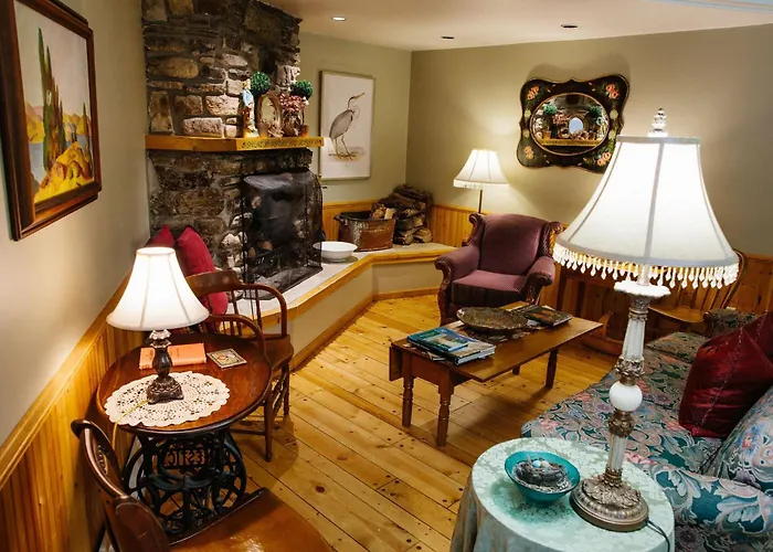 Eagle Harbor Inn