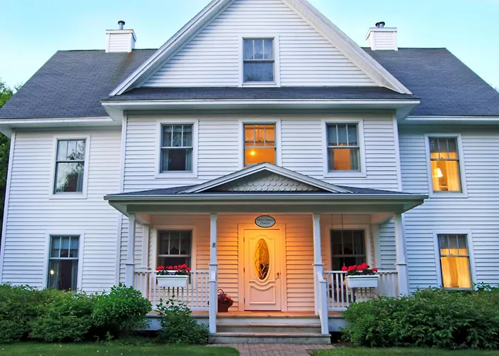 Eagle Harbor Inn