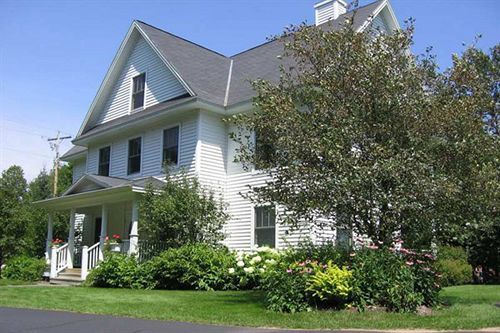 Eagle Harbor 3*