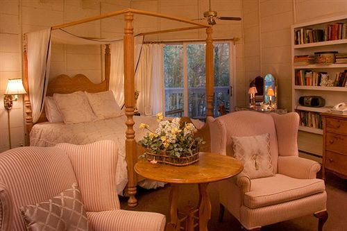 Eagle Harbor Inn
